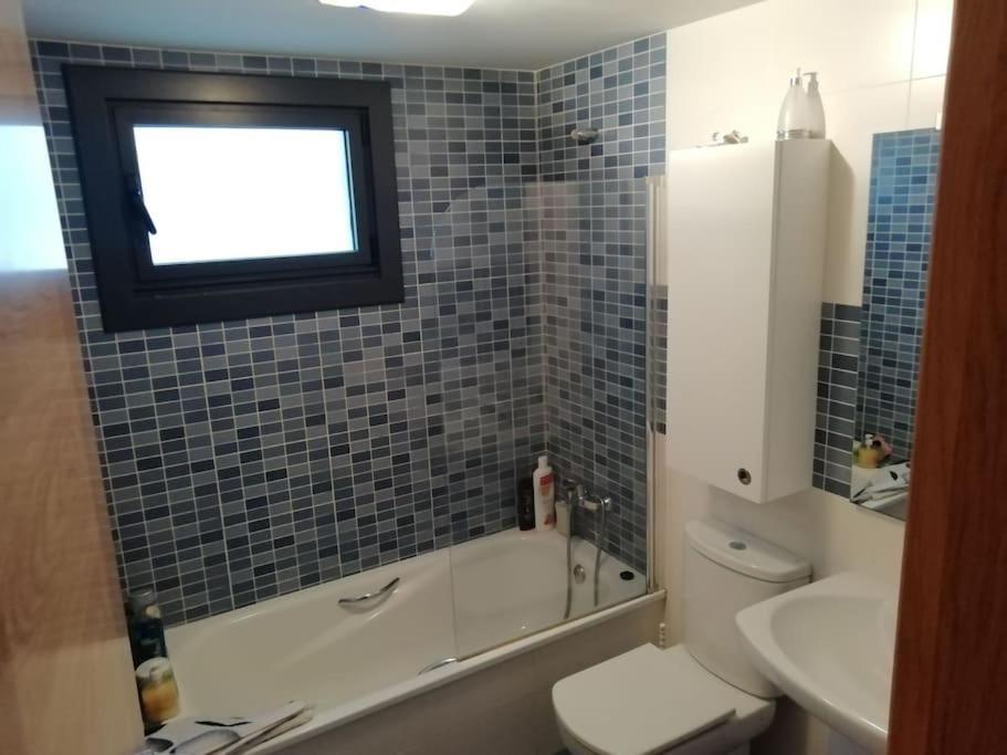 Habitacion En Piso Compartido Cerca De Playa De Samil Vigo Exteriör bild
